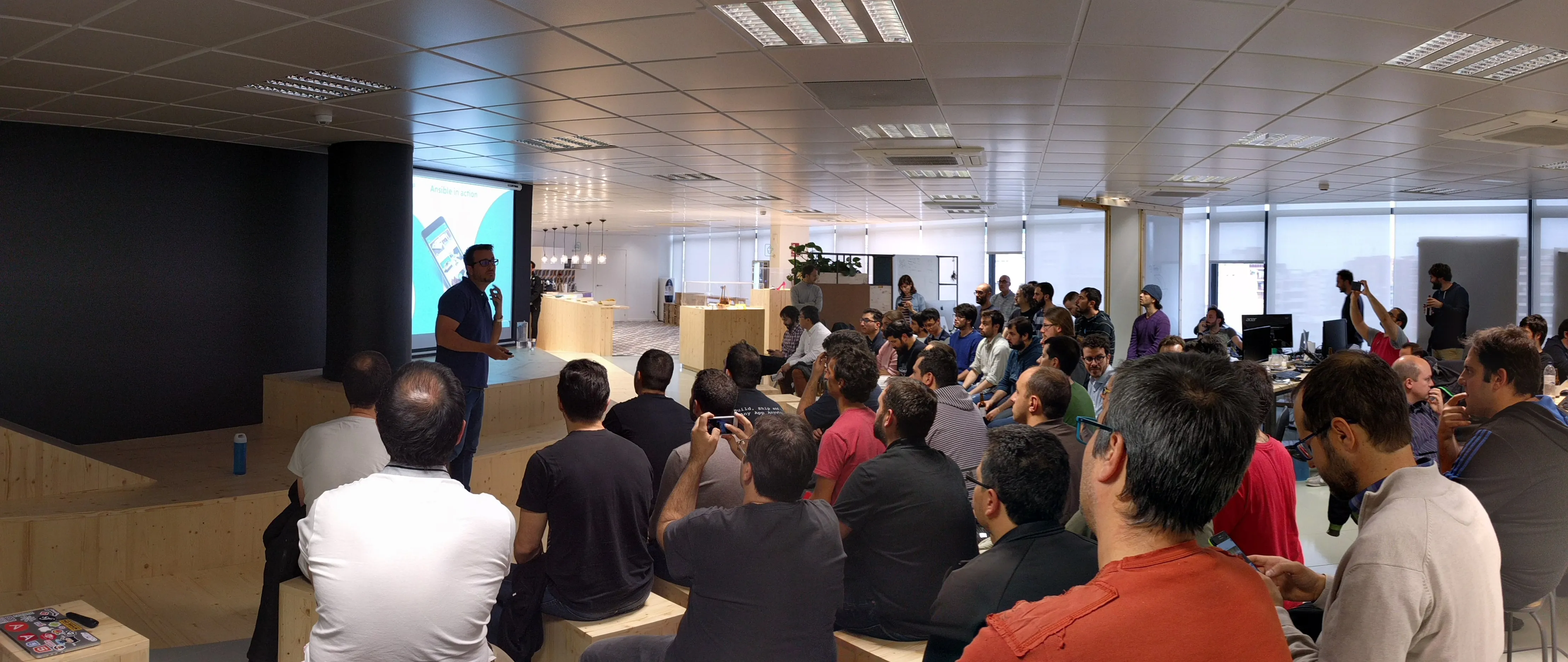 ansible-barcelona-josé-luis-presenting.jpg