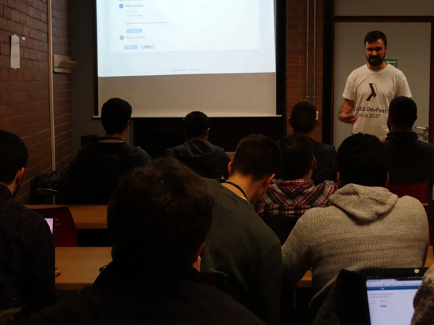 devdfestgal-2017-eoghan-presenting.png