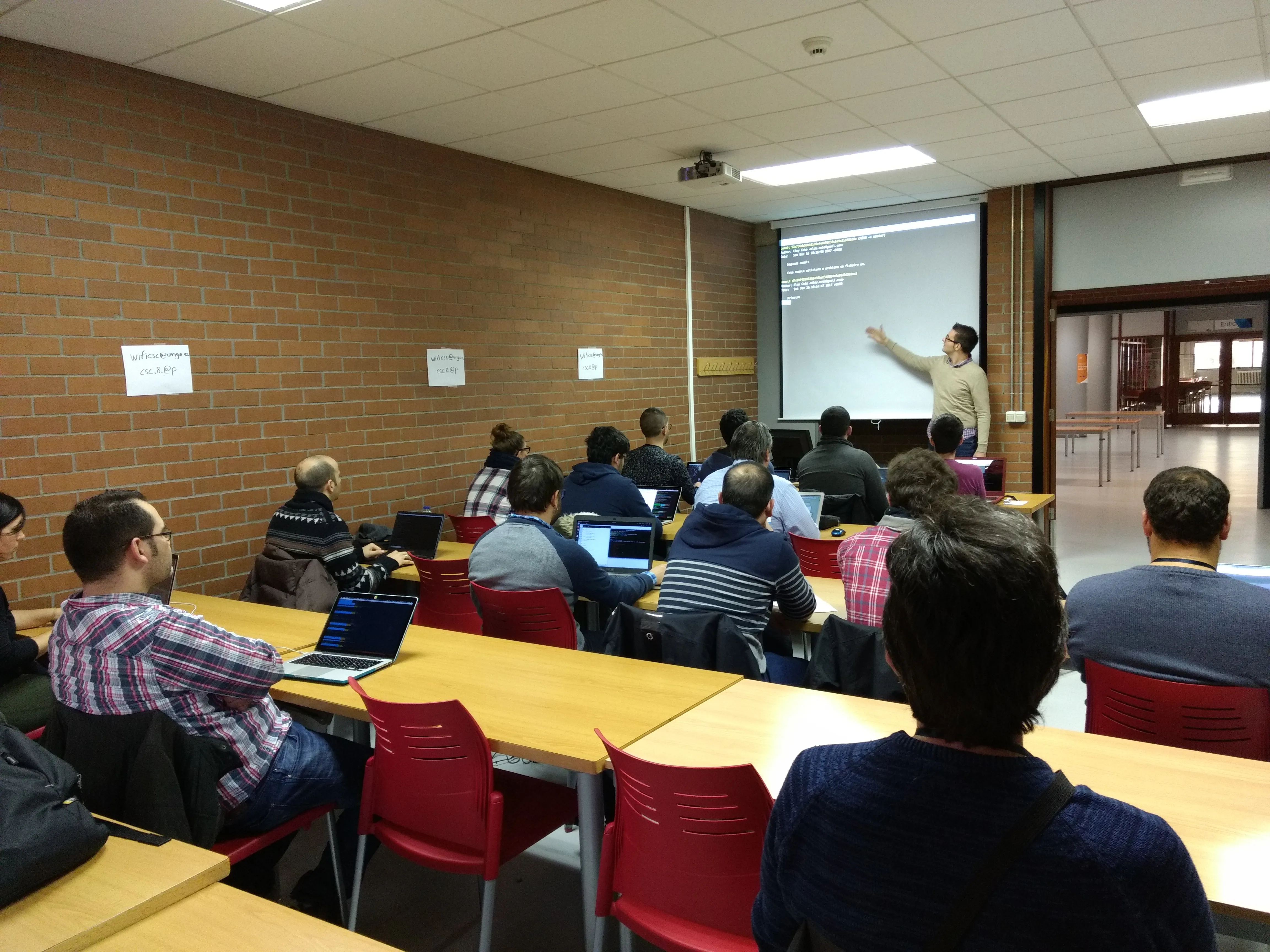 devfestgal-2017-eloi-presenting.jpg