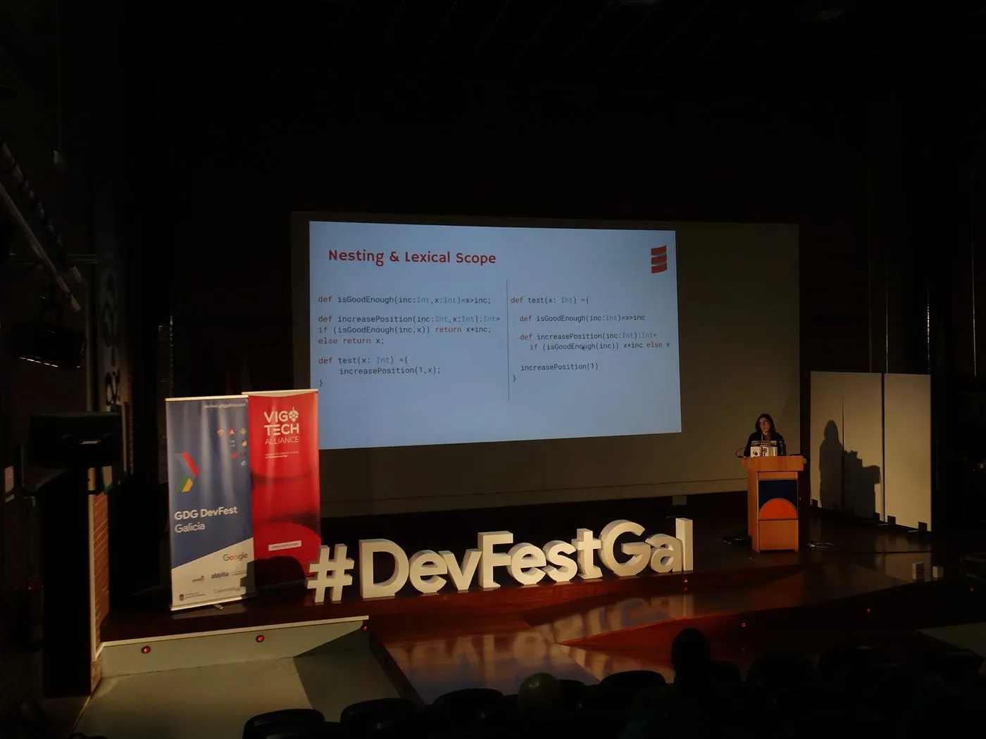 devfestgal-2017-noa-presenting.png